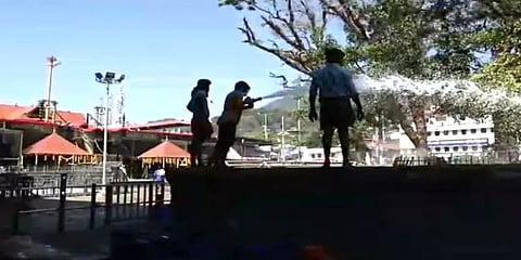 மகரவிளக்கு பூஜைக்கு தயாராகும் சபரிமலை: துரிதமாக நடைபெறும் தூய்மை பணிகள்