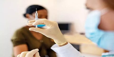 5 மாநிலத் தேர்தல்: தடுப்பூசி செலுத்துவதை அதிகரிக்க வலியுறுத்தல்