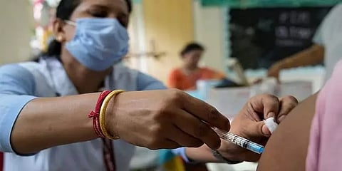 மேலும் 2 கொரோனா தடுப்பூசிகளுக்கு மத்திய அரசு அனுமதி