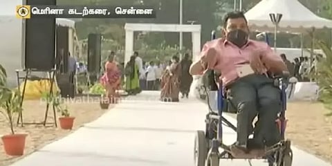 மெரினா: கடல் அலையில் மாற்றுத்திறனாளிகள் விளையாடி மகிழ தற்காலிக பாதை