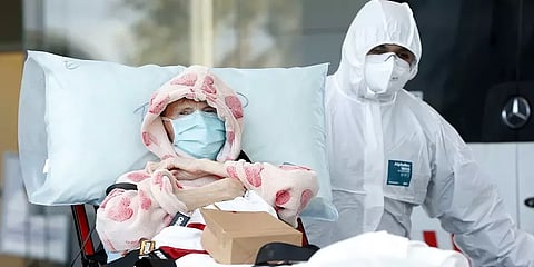 அமெரிக்காவில் ஒரே நாளில் 3 லட்சம் பேருக்கு கொரோனா தொற்று உறுதி