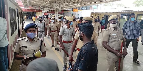 கல்லூரி மாணவர்களிடையே கோஷ்டி மோதலை தடுக்க, சென்னை ரயில் நிலையங்களில் பாதுகாப்பு தீவிரம்