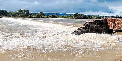 பிச்சாட்டூர் அணையில் நீர்வரத்து அதிகரிப்பு: ஆரணியாற்றில் மீண்டும் உபரி நீர் திறப்பு