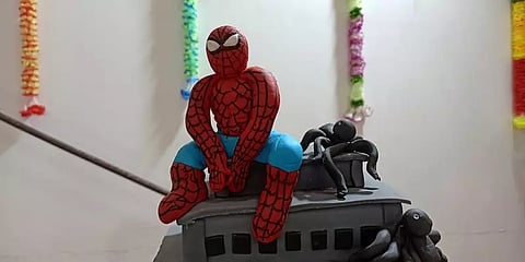 பெரம்பலூர்: புத்தாண்டையொட்டி கார்டூன் பொம்மைகளுடன் அட்டகாசமாக நடைபெறும் கேக் திருவிழா