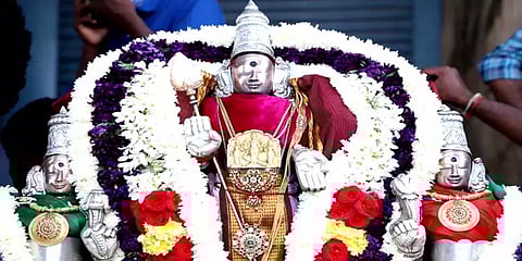 ஆண்டின் கடைசி நாள்: திருத்தணி முருகன் கோயிலில் நடைபெற்ற தங்கத்தேர் வீதி உலா