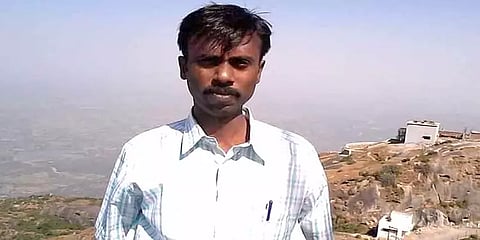 மாணவிகளுக்கு பாலியல் தொல்லை: தலைமறைவாக இருந்த ஆசிரியர் ராமநாதபுரம் நீதிமன்றத்தில் சரண்