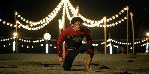 ஓடிடி திரைப்பார்வை 15: முரளியின் லட்சியமும், ஷிபுவின் காதலும்-எப்படியிருக்கு மின்னல் முரளி