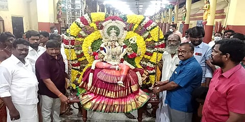 விழுப்புரம்: மேல்மலையனூர் அங்காளம்மன் கோவிலில் நடைபெற்ற மார்கழி மாத ஊஞ்சல் உற்சவம்