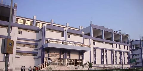 திருவான்மியூர் ரயில் நிலையத்தில் ரூ.1.32 லட்சம் கொள்ளை - 2 தனிப்படைகள் விசாரணை