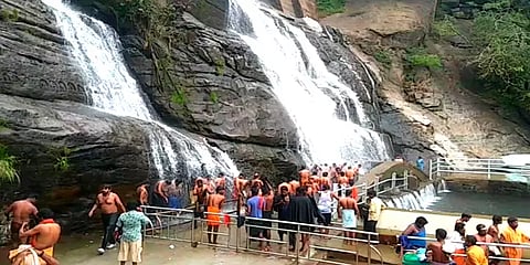 தென்காசி: குற்றால அருவிகளில் குளிக்க அனுமதி - சுற்றுலா பயணிகள் மகிழ்ச்சி