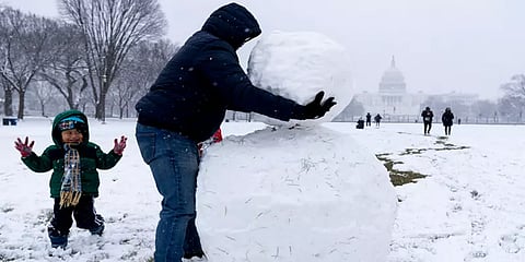 அமெரிக்கா: வாஷிங்டனில் கடும் பனிப்பொழிவு: மக்களின் இயல்பு வாழ்க்கை பாதிப்பு