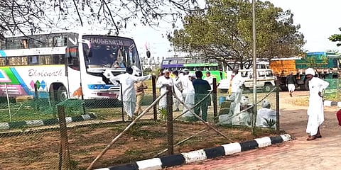 திருச்சி: நுழைவு வரி செலுத்தாமல் தமிழகத்திற்குள் வந்த குஜராத் மாநில பேருந்து பறிமுதல்