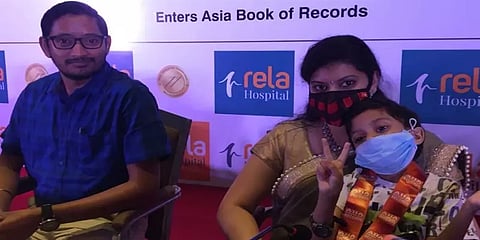 4 வயது சிறுவனுக்கு சிறு குடல் மாற்று சிகிச்சை: தனது உறுப்பை மகனுக்கு தானமாக கொடுத்த தந்தை