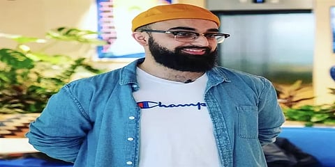 இங்கிலாந்து : நூதன முறையில் விளம்பரம் செய்து வரன் தேடிய நபர்!