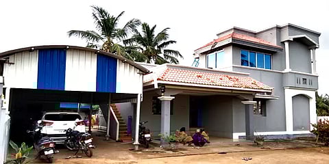 மதுரை: ஆயுதங்களை காட்டி மிரட்டி 75 பவுன் நகைகள் ரூ 1 லட்சம் பணம் கொள்ளை