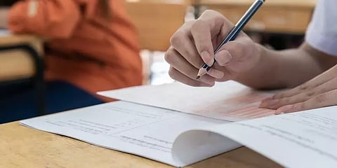 ஞாயிற்றுக்கிழமையன்று தேர்வுகளுக்கு செல்ல அனுமதி - தமிழக அரசு