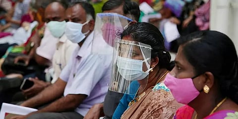 தமிழகத்தில் மின்னல் வேகத்தில் அதிகரிக்கும் கொரோனா: ஒரேநாளில் 6,983 பேருக்கு தொற்று உறுதி