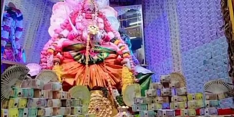 தங்க நாணயங்கள், பல லட்ச ரூபாய் நோட்டுகளால் அலங்கரிக்கப்பட்ட மண்ணச்சநல்லூர் பகவதி அம்மன்