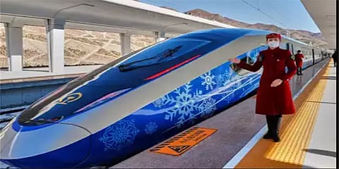 சீனா: குளிர்கால ஒலிம்பிக் தொடரை முன்னிட்டு ஓட்டுநர் இல்லாத புல்லட் ரயில் அறிமுகம்