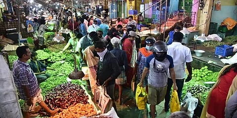 நாளை முழு ஊரடங்கு - இன்று சந்தைகளில் குவிந்த மக்கள்