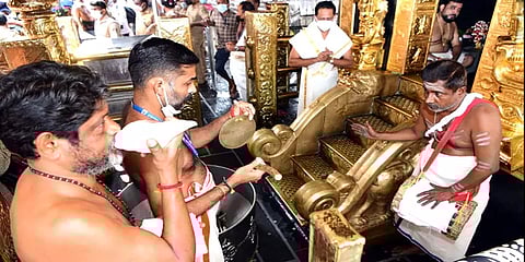 சபரிமலை: அதிகாலையில் இசைக்கப்படும் ஐயப்பன் துயில் உணர்த்தும் பாரம்பரிய 'தாயம்பகை' மேளம்