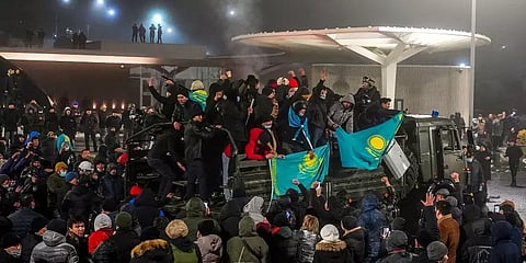 ஓயாத போராட்டங்கள்.. உள்நாட்டு கலவரத்தால் தொடரும் பதற்றம் - என்னதான் நடக்கிறது கஜகஸ்தானில்?