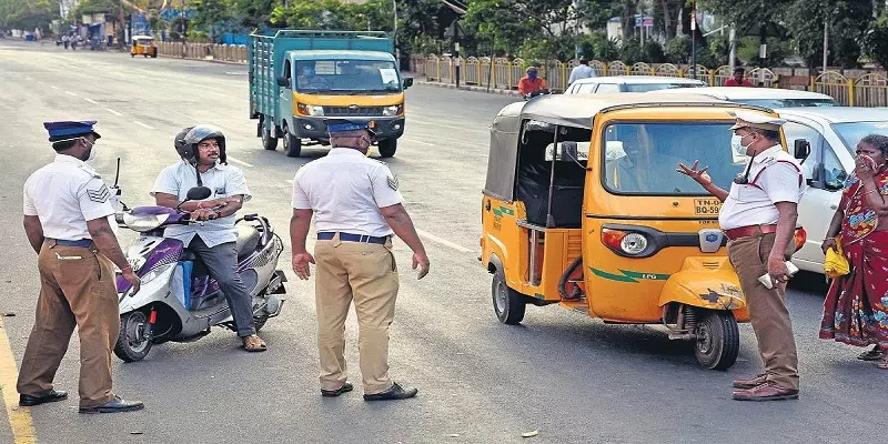 32 மணி நேர முழு ஊரடங்கு: சென்னையில் பாதுகாப்பு பணியில் 16 ஆயிரம் போலீசார்