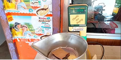 தமிழக அரசின் பொங்கல் பரிசு தொகுப்பில் முறைகேடு - எடை குறைவால் மக்கள் அதிர்ச்சி