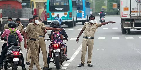 முழு ஊரடங்கு: தேனியில் விதிமுறைகளிலிருந்து சபரிமலை பக்தர்களின் வாகனங்களுக்கு விதிவிலக்கு