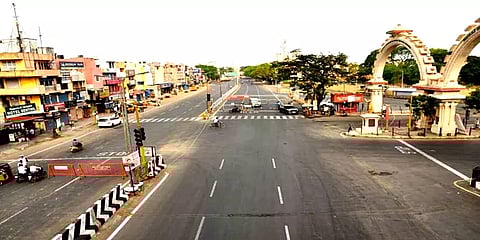 ஊரடங்கு கட்டுப்பாடுகளை நீட்டிக்கலாமா? – அதிகாரிகளுடன் முதல்வர் இன்று ஆலோசனை