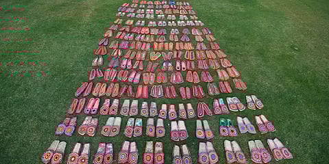 காசி விஷ்வநாதர் ஆலய பணியாளர்களுக்கு இன்ப அதிர்ச்சி கொடுத்த பிரதமர் மோடி