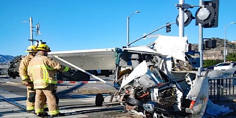 ரயில் தண்டவாளத்தில் காயங்களுடன் சிக்கிய விமானி: மெய்சிலிர்க்க வைத்த போலீசார்- வைரல் வீடியோ