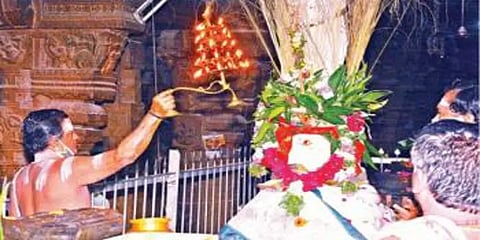 பழனி முருகன் கோயிலில் தைப்பூச திருவிழா தொடங்கியது