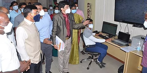 தமிழகத்தில் கோவிட் கட்டளை மையத்தை நேரில் ஆய்வு செய்த மத்திய சுகாதாரத்துறை அமைச்சர்