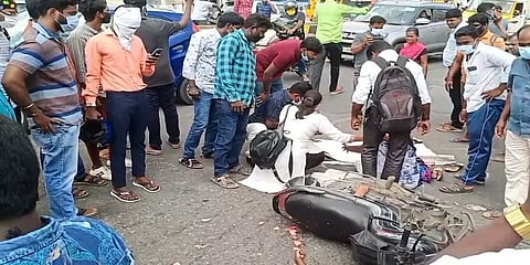 மதுரவாயல்: லாரி ஏறி தந்தை கண்முன்னே இரண்டு மகன்களும் உயிரிழந்த பரிதாபம்