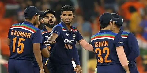 கொரோனா தொற்றால் ஒருநாள் தொடரிலிருந்து வெளியேறிய வாஷிங்டன் சுந்தர் - புது வீரர் சேர்ப்பு