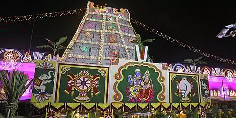 வைகுண்ட ஏகாதசி: திருப்பதி ஏழுமலையான் கோயிலில் நடைபெற்ற சொர்க்க வாசல் திறப்பு