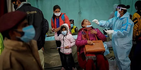 இந்தியாவில் 2.5 லட்சத்தை நெருங்கிய தினசரி கொரோனா பாதிப்பு எண்ணிக்கை