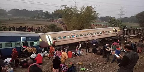 மேற்குவங்கம்: கவுஹாத்தி-பிகானர் விரைவு ரயில் தடம் புரண்ட விபத்தில் மூவர் பலி-மம்தா இரங்கல்