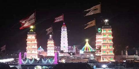 நாகூர் தர்கா கந்தூரி விழா: பொதுமக்கள் இன்றி நடைபெற்ற சந்தனம் பூசும் வைபவம்