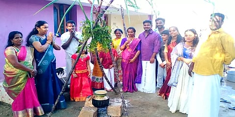 தேனி: பாரம்பரிய முறைப்படி உற்சாகமாக தலைப்பொங்கலை கொண்டாடும் புதுமணத் தம்பதியினர்