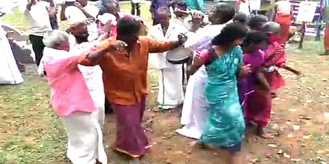 நீலகிரி: பாரம்பரிய இசையுடன் பழங்குடியின மக்கள் கொண்டாடிய பொங்கல் விழா