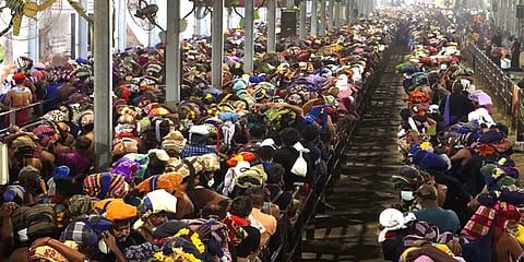 சபரிமலை: மகரஜோதி தரிசனத்திற்குப் பின்பும் ஐயப்பன் கோயிலில் அலைமோதும் பக்தர்கள் கூட்டம்