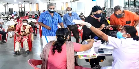 கேரளாவில் தொடர்ந்து அதிகரிக்கும் கொரோனா: ஒரே நாளில் 18 ஆயிரத்தை கடந்த கொரோனா பாதிப்பு