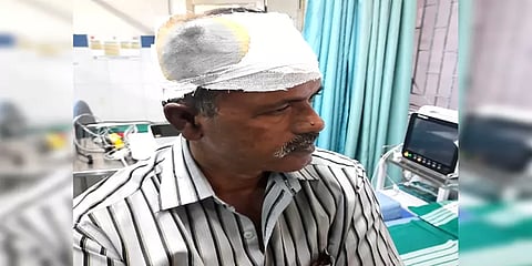 திருச்சி: அனுமதியின்றி நடத்தப்பட்ட ஜல்லிக்கட்டு - தடியடி நடத்திய எஸ்ஐ மீது கல்வீச்சு