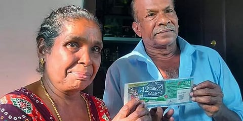 புத்தாண்டு பம்பர் லாட்டரி: ரூ.12 கோடி பரிசு வென்ற கேரள தொழிலாளி