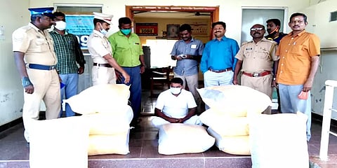 திருவாரூர்: படகு மூலம் இலங்கைக்கு கடத்த முயன்ற 3.24 லட்சம் மதிப்புள்ள ஏலக்காய் பறிமுதல்