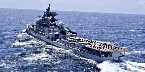 மும்பை: கடற்படை கப்பல் வெடி விபத்தில் 3 வீரர்கள் உயிரிழப்பு