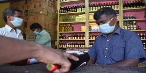 சென்னை: டாஸ்மாக்கில் கள்ள நோட்டை மாற்ற முயன்ற நபர் கைது