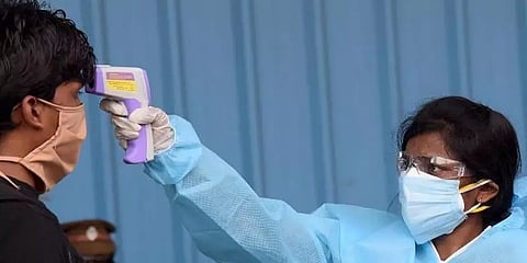 கொரோனா 3ஆம் அலையில் காய்ச்சல், தசை பலவீனம் பொதுவானது - மத்திய அரசு